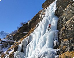 Climbing on ice falls, Macugnaga